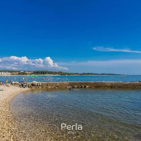 Charming With Pool And Jacuzzi Umag