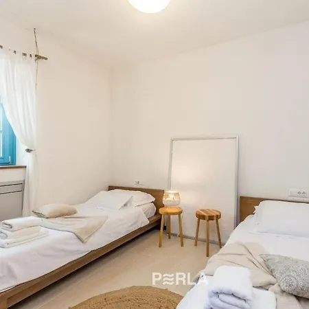 Charming With Pool And Jacuzzi Villa