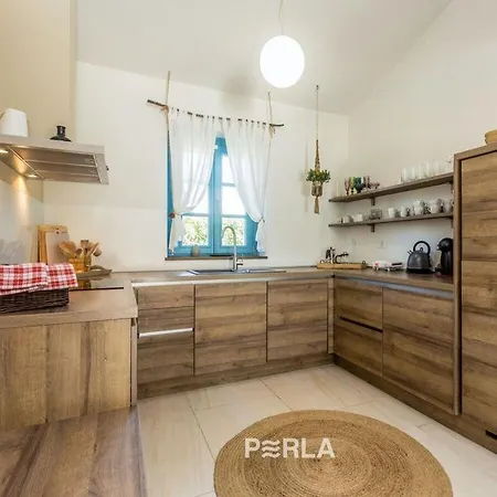 Charming With Pool And Jacuzzi Villa