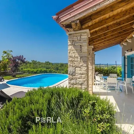 Vila Charming With Pool And Jacuzzi