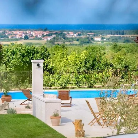 Villa Charming With Pool And Jacuzzi Umago